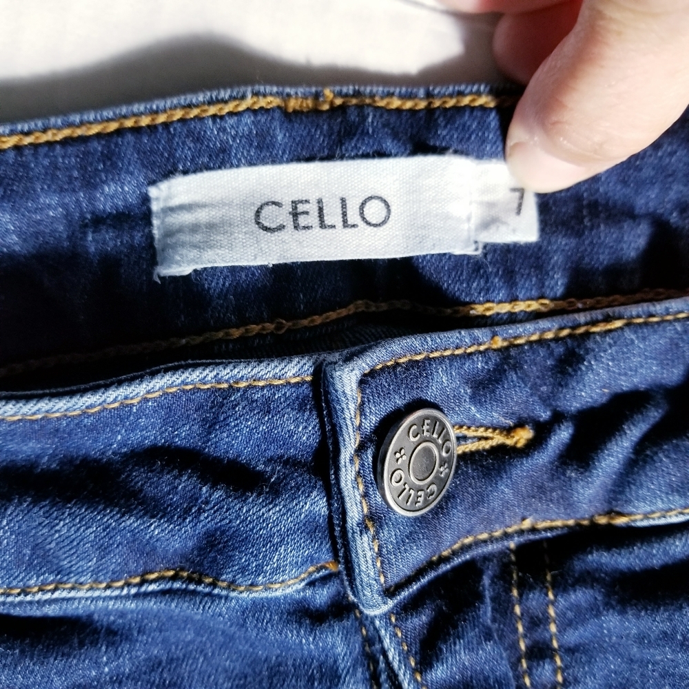 CELLO DISTRESSED HIGH RISE JEANS SIZE 7 - Picture 3 of 13